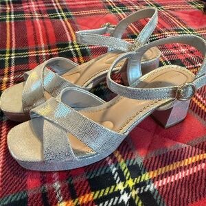 Kelly & Katie Silver Platform Heels Sz 7